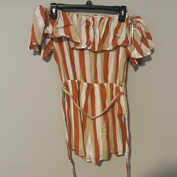 Perfect for Fall off the shoulder romper - Picture 3 of 3